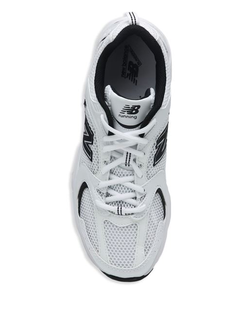 Sneaker bianca di NEW BALANCE caratterizzata da logo laterale a contrasto nero, suola segmentata e lacci. NEW BALANCE | MR530EWBMUNSELLWHITE